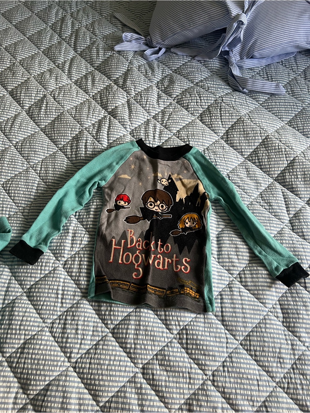 Warner Bros. 'Back to Hogwarts' Kids Long-Sleeve Tee - Teal/Black/Grey